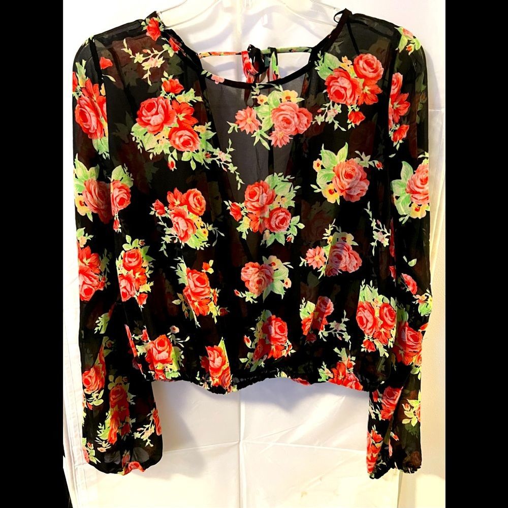 Guess! Great used condition- Floral sheer,crop top- with elastic waist. Size L